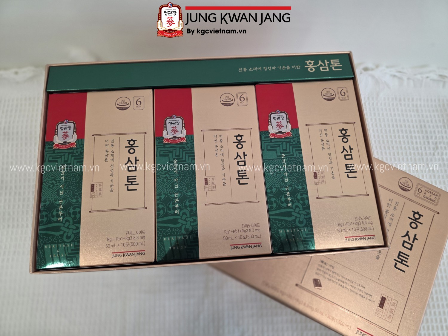 Bên trong hộp Nước Hồng Sâm KGC Jung Kwan Jang Tonic Mild 50ml x 30 Gói với thiết kế sang trọng