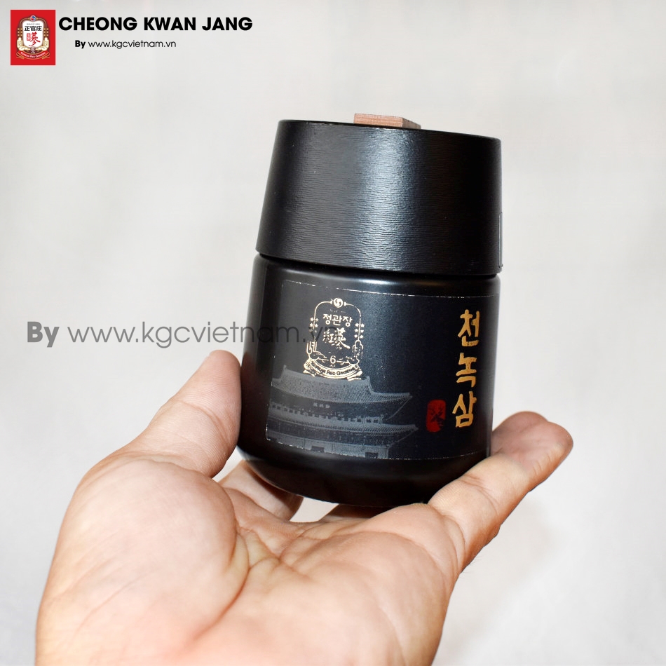 Cao hồng sâm nhung hươu KGC - Cheong Kwan Jang 180g x 2 lọ món quà biếu sức khỏe cho những đấng sinh thành