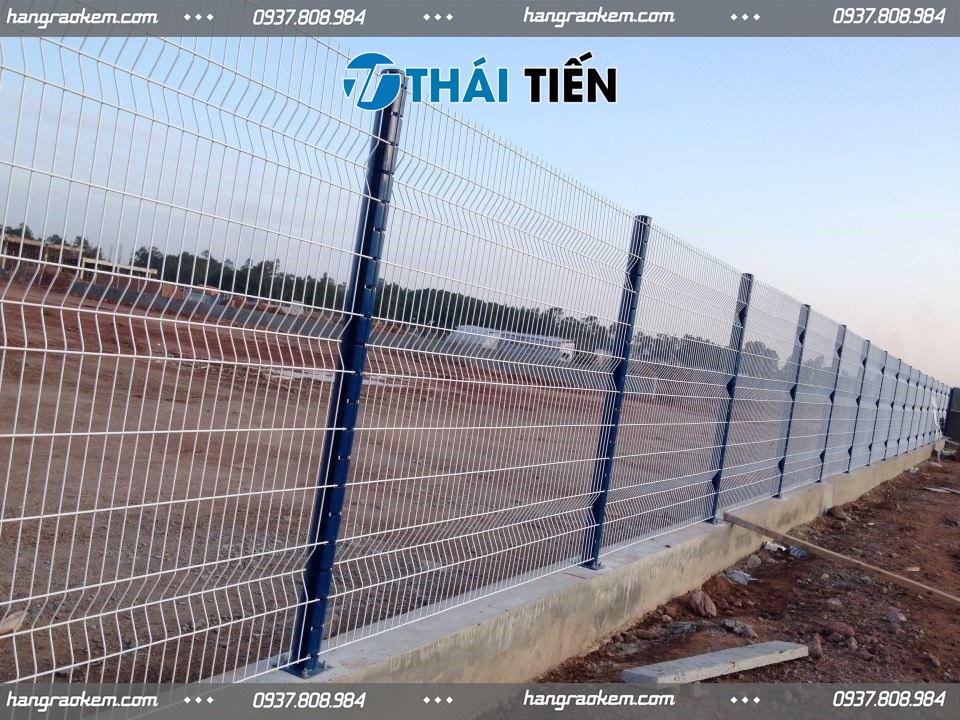 Hình Ảnh Hàng Rào Mạ Kẽm Cột Trái Đào