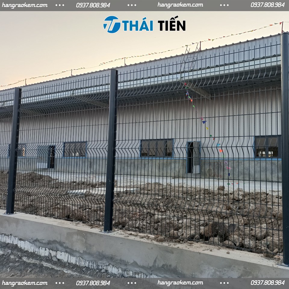 Hình Ảnh Hàng Rào Lưới Thép Hàn cột trái đào