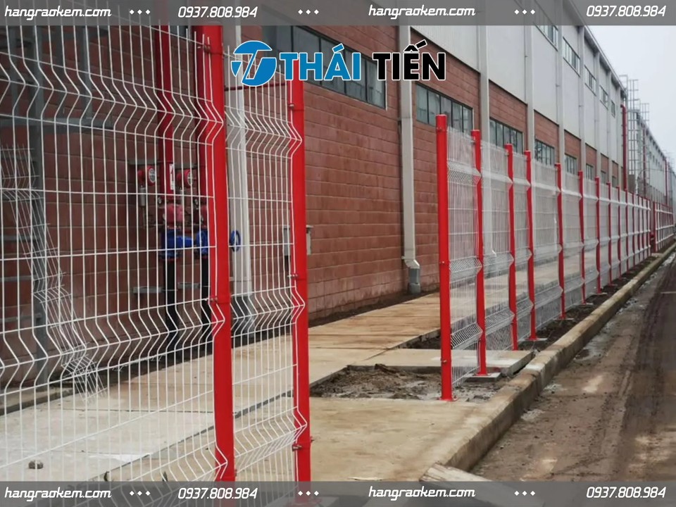 Hình Ảnh Hàng Rào Lưới Thép Hàn Cột Tròn Dùng Làm Hàng Rào Bảo Vệ