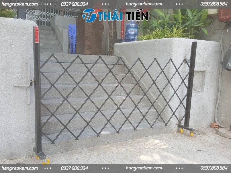 Hình Ảnh Hàng Rào Di Động Xếp GỌn Sơn Màu Xám