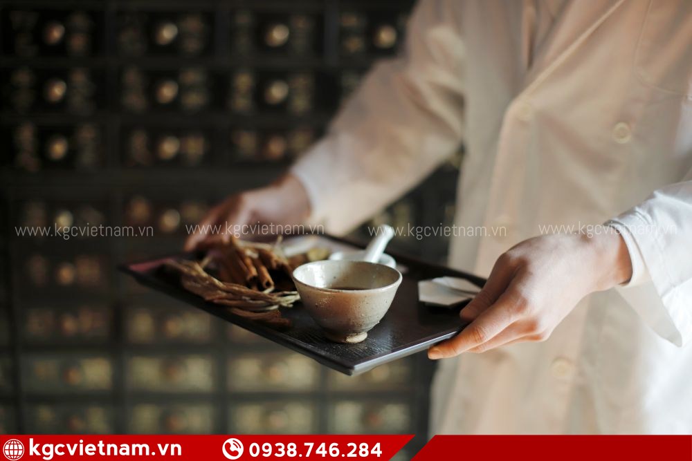 Ginsenoside trong hồng sâm và tác động nhẹ nhàng đến cơ thể người nóng trong