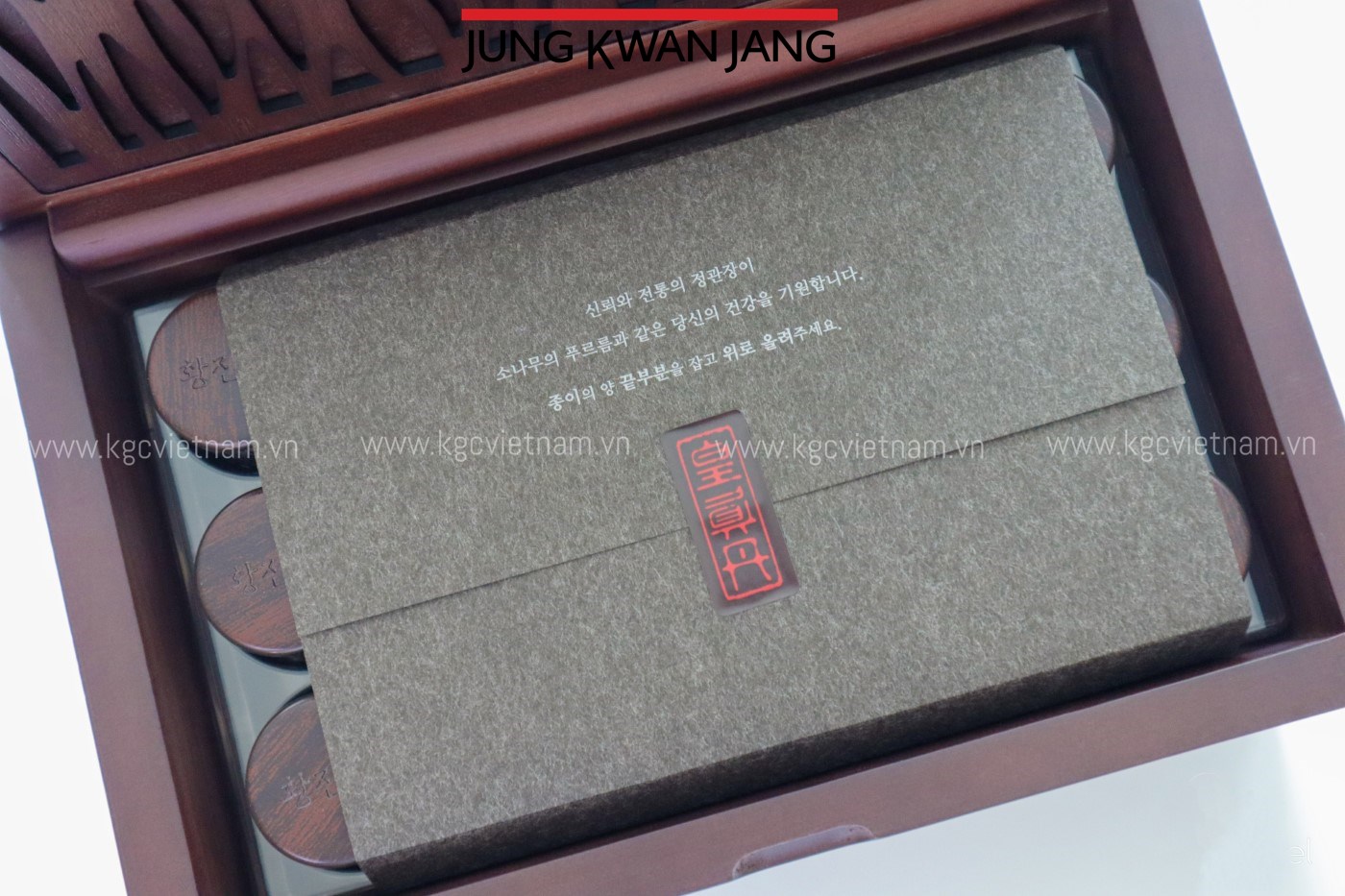 Hình ảnh chi tiết khi mở hộp viên hồng sâm linh đan KGC Jung Kwan Jang 4g x 30 viên