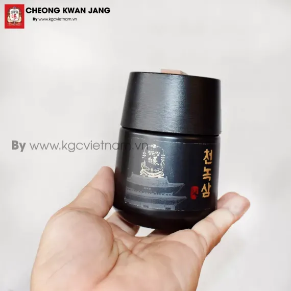 Cao hồng sâm nhung hươu KGC - Cheong Kwan Jang 180g x 2 lọ món quà biếu sức khỏe cho những đấng sinh thành